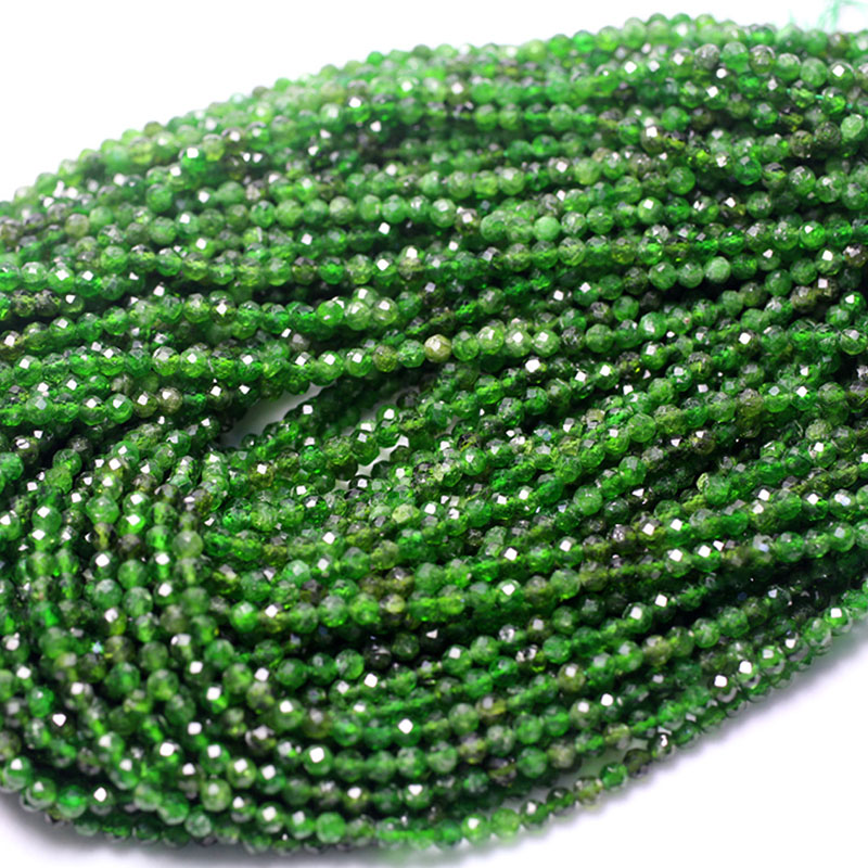 Chromium diopside beads